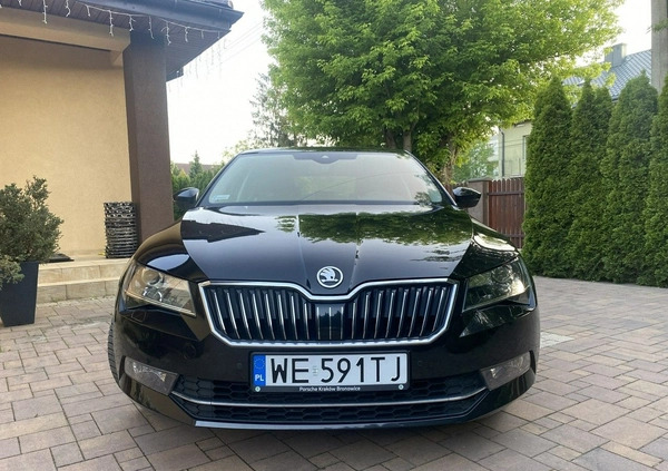 Skoda Superb cena 84800 przebieg: 157000, rok produkcji 2018 z Trzciel małe 781